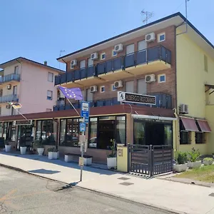 Elena 2*, Lido delle Nazioni Italia