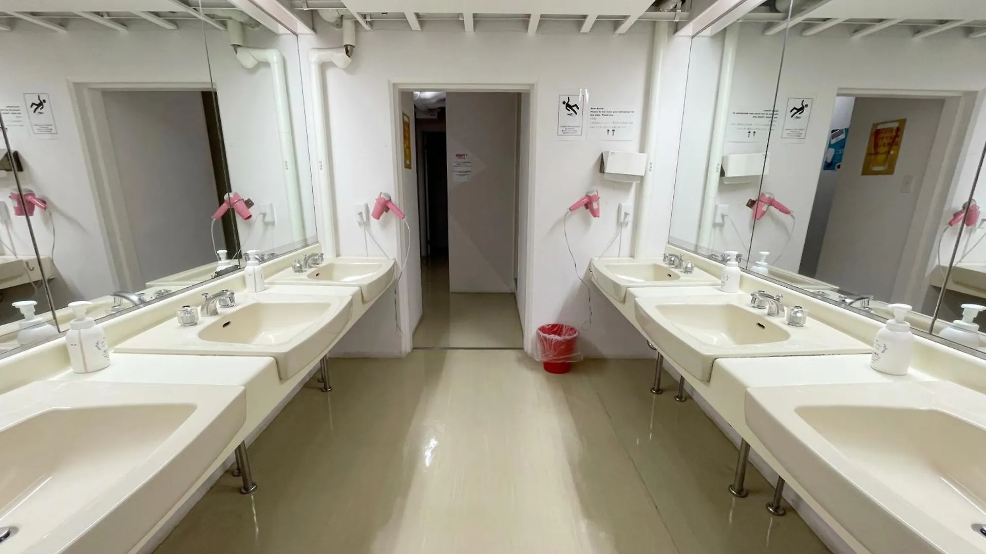 Sakura Hotel Nippori Tokyo 2*,